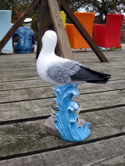 Möwe auf Poller, klein